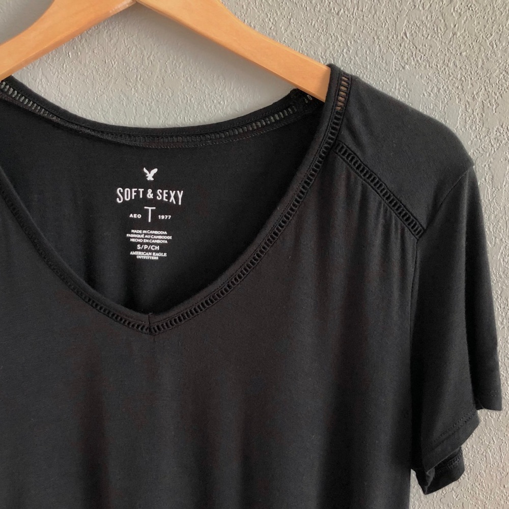 *SOLD* Easy V-Neck Tee